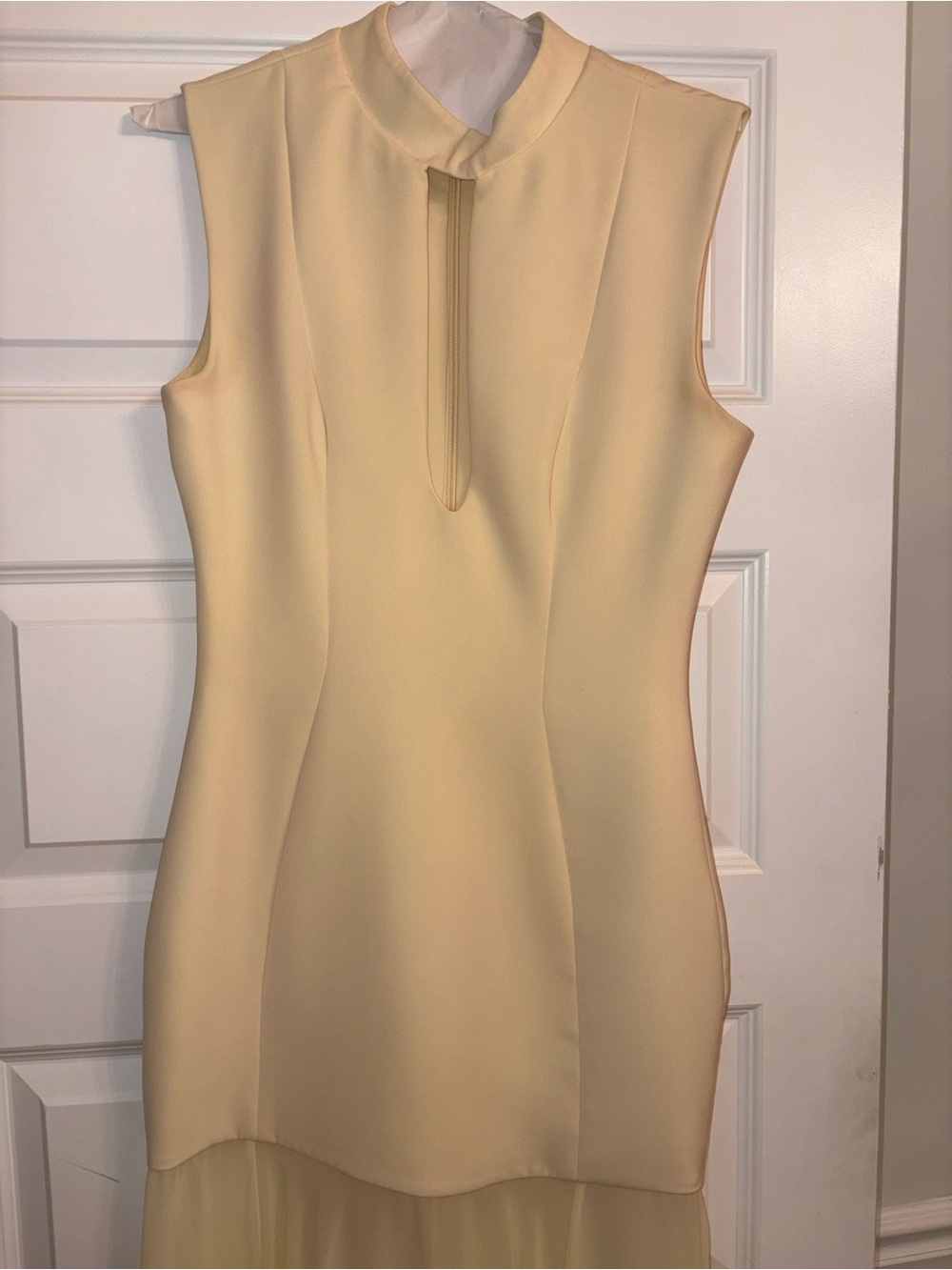 House of CB Pale Yellow Sleeveless Keyhole Mermaid Gown - Picture 3 of 12